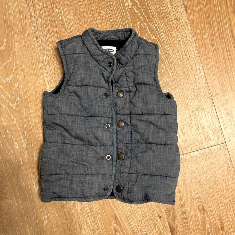 Very good used condition Old Navy chambray vest 3t